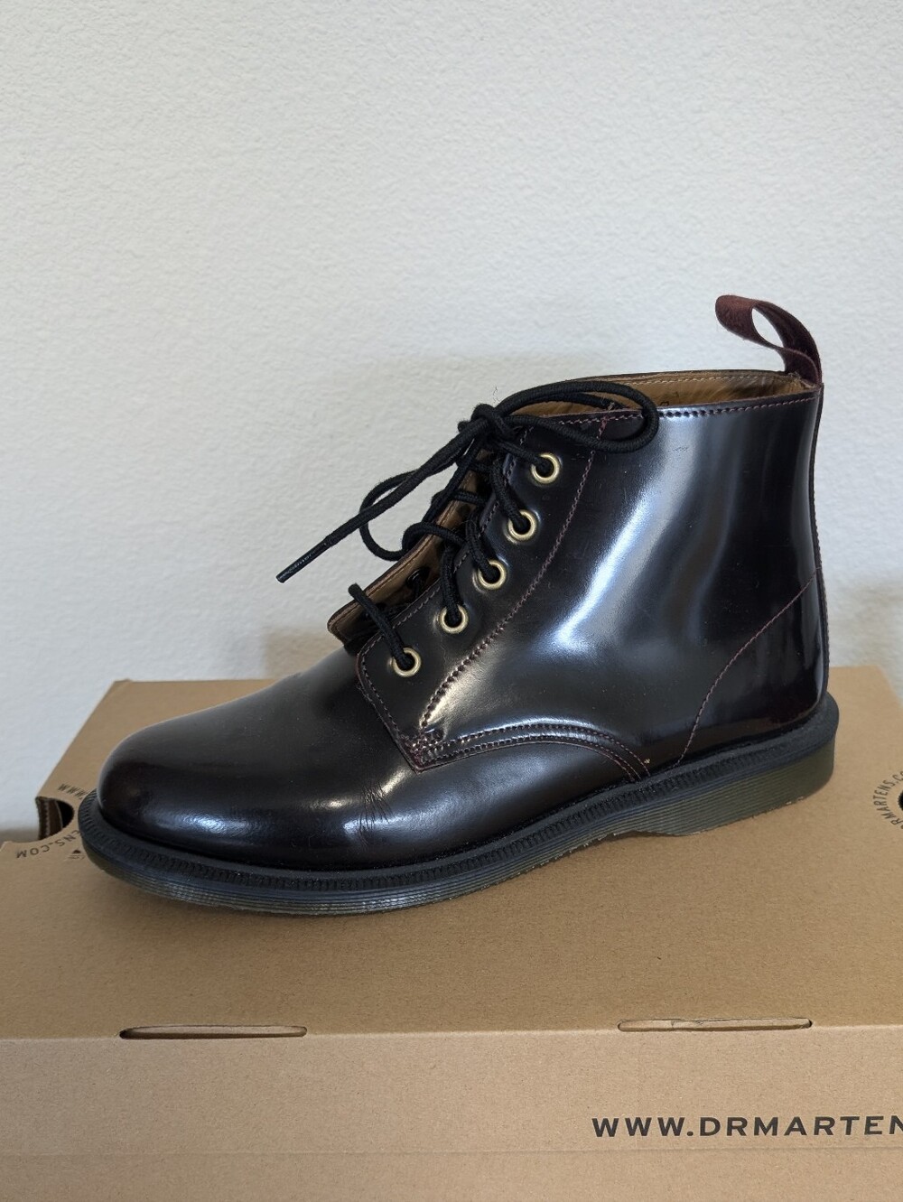 EMMELINE Smooth Lace Up Boots Women's Size 8 Dr. Martens